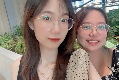 HLBDY哈尔滨医科大学眼镜妹李昕号称东北三骚之首文质彬彬性欲极强被男友送去卖逼-喂！基娜