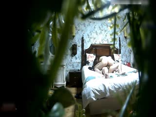 特色酒店偷拍年轻漂亮的小美女和聊了很久的微信网友酒店开房,男的鸡鸡又粗又长各种爆插,干完还问：累不累!-喂！基娜