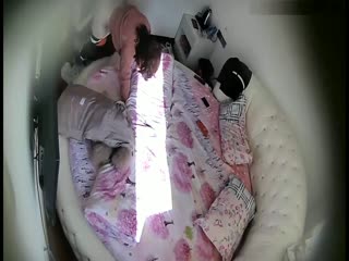 等候许久的饥渴小伙也不让大白屁股女友洗一洗扒掉裤子就舔菊花翻身上床激情交合小伙技术一流搞的妹子欲仙欲死-喂！基娜