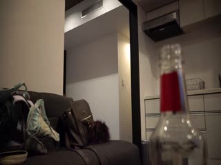 18岁女仆情趣装小美女，被父亲背上突然感受到的色情模样-喂！基娜